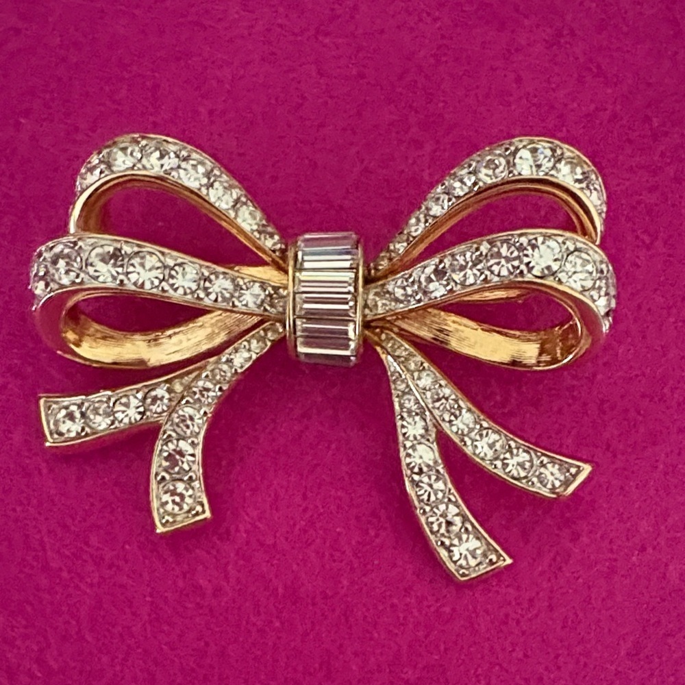 Vintage Swarovski Sparkling Gold and Silver Bow Brooch - Picture 6 of 7